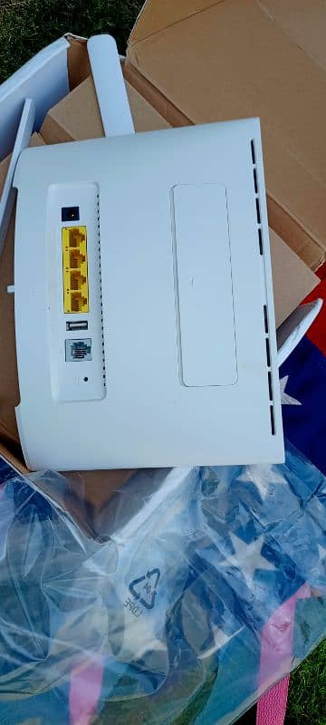 Huaiwa WiFi 4G B525s-23a Sim Router 2