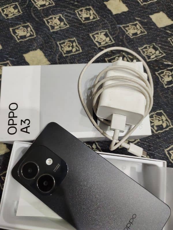 oppo A3. 4
