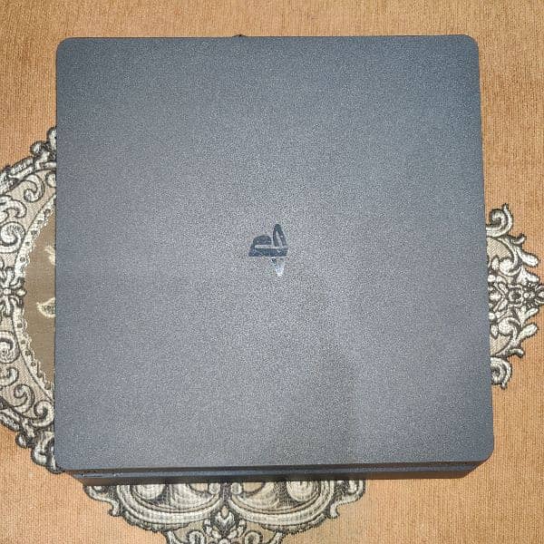 Play Station PS 4 Slim 500 GB with 2 Original Controllers 2
