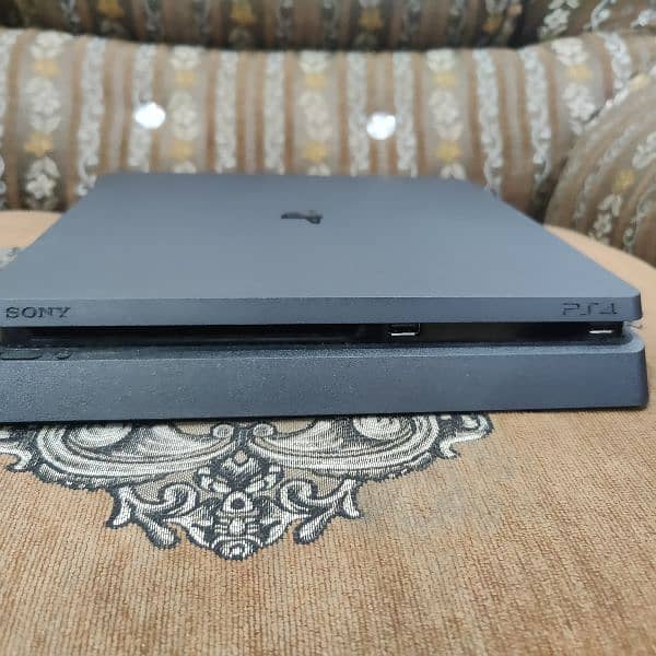 Play Station PS 4 Slim 500 GB with 2 Original Controllers 3