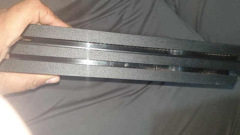 PS4 pro 1TB with 14 offline games 2
