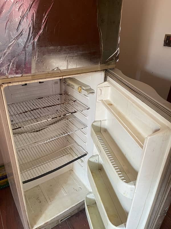 Used Dawlamce fridge 0