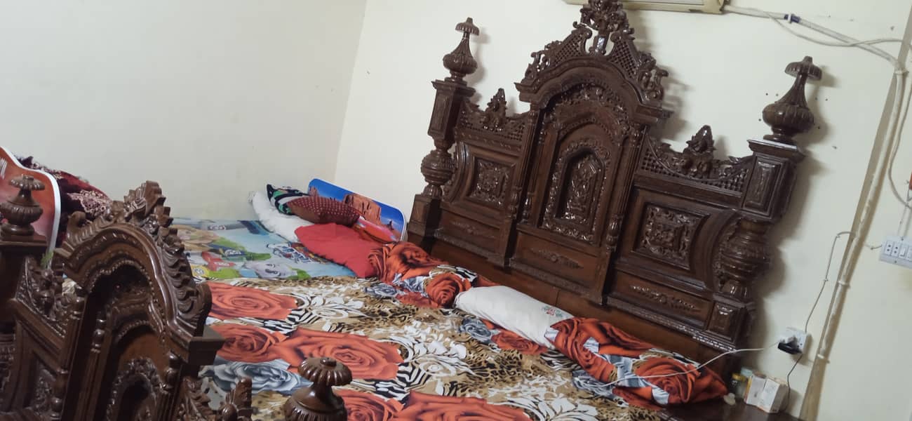 Chinioti bed set with dressing for sale 0