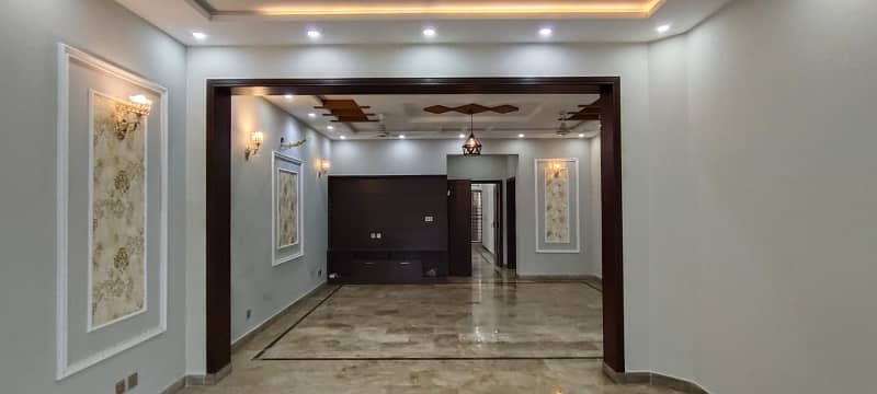 10 Marla Slightly Used Ultra Modern Designer House For Sale In Bahria Town Lahore. 7