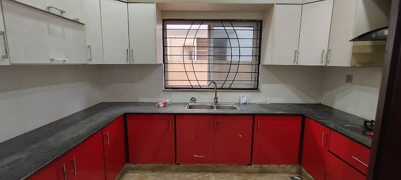 10 Marla Slightly Used Ultra Modern Designer House For Sale In Bahria Town Lahore. 17