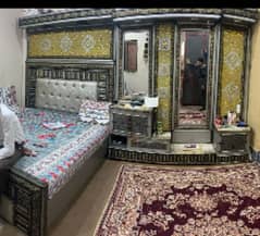 bedroom set in good condition