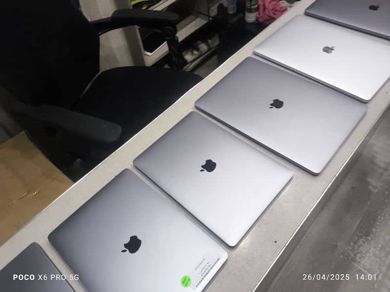 2019///2020//2023 apple MacBook Pro air excellent 0