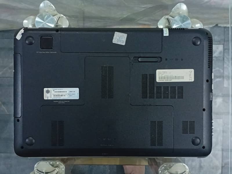 Hp Pavillion DV7 (AMD A6 8GB 500GB 512MB Radeon Graphic) 4