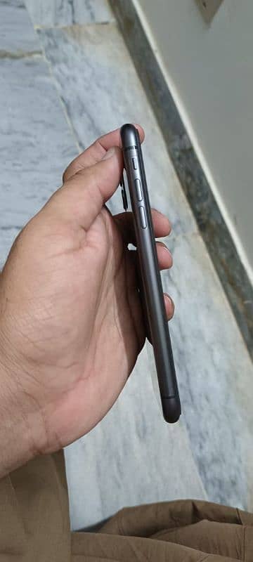Iphone 11 (64GB) official PTA Approved 2