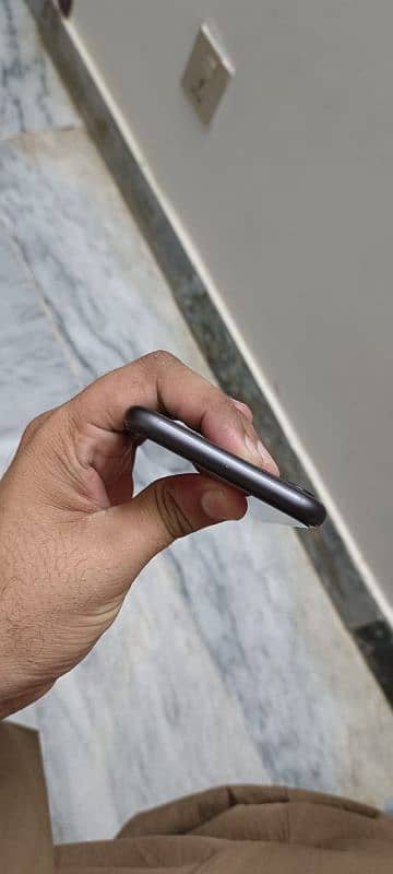 Iphone 11 (64GB) official PTA Approved 9