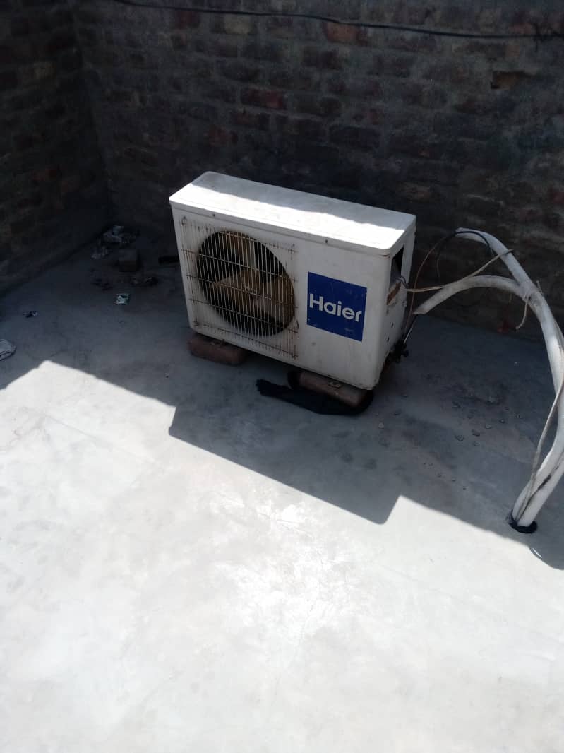 ac for sell jisko b chaiye contact karey 0