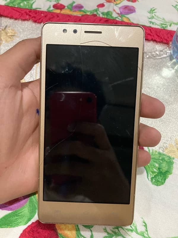 Qmobile i8ipro 1