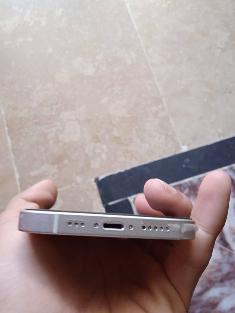 iPhone 14 Available – Like New 3