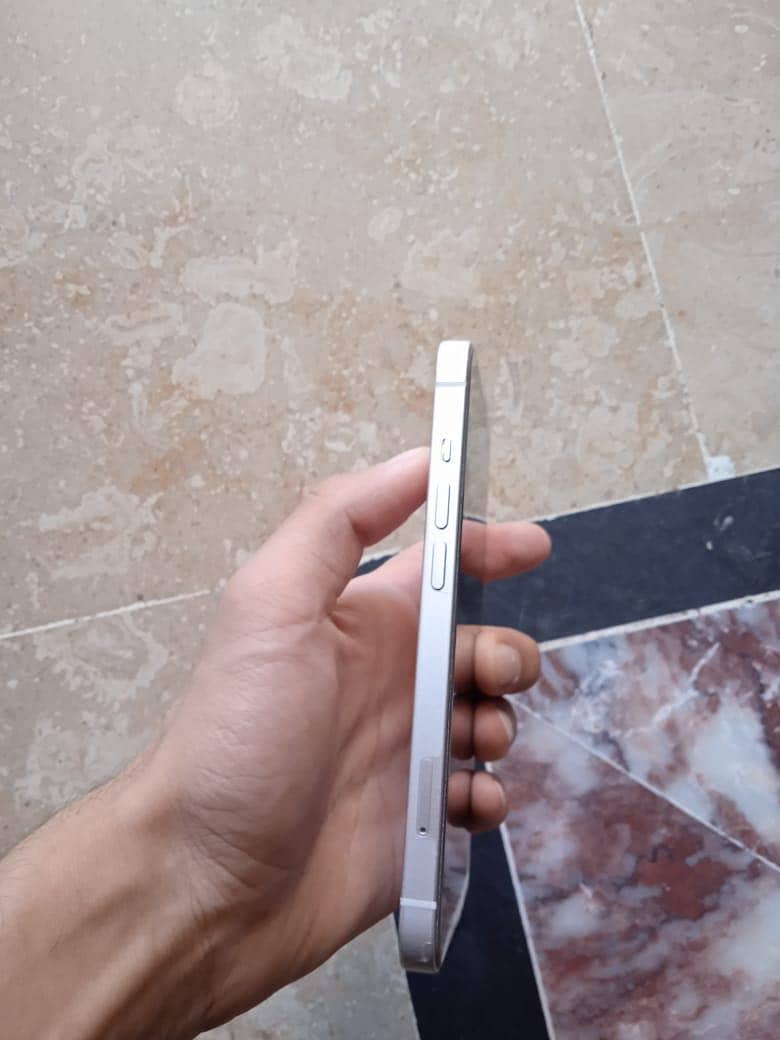 iPhone 14 Available – Like New 4