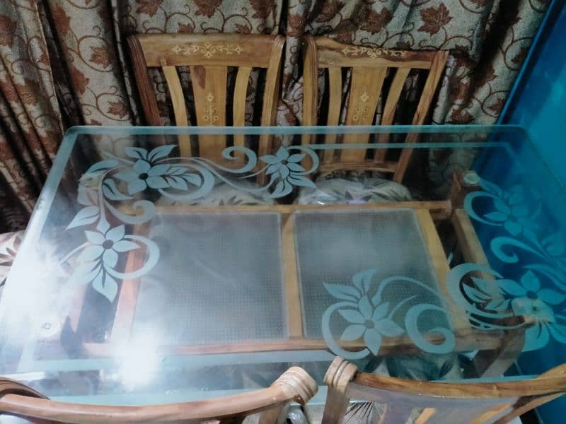 Dinning Table with 6 chairs. 0