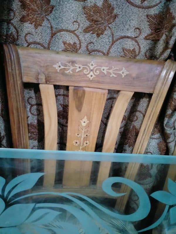 Dinning Table with 6 chairs. 6