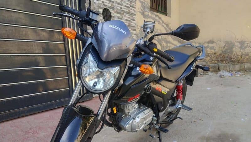 Suzuki GSX 125 mint condition for sale 3