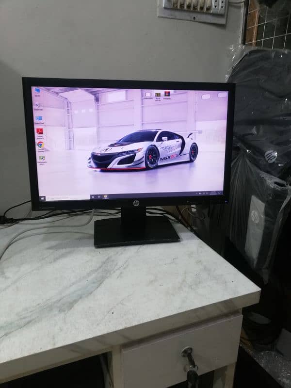 HP 23 inches Lcd Monitor with Hydraulic Stand (100% Fresh) 1