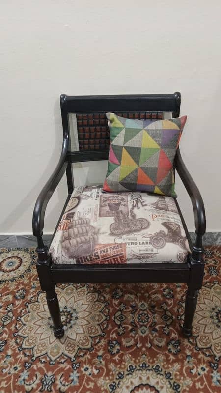 2 seater sofa with two chairs in excellent condition 2