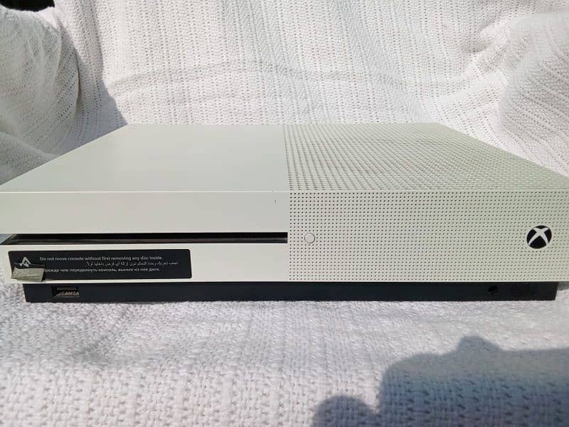 Xbox One S *price is negotiable* 1