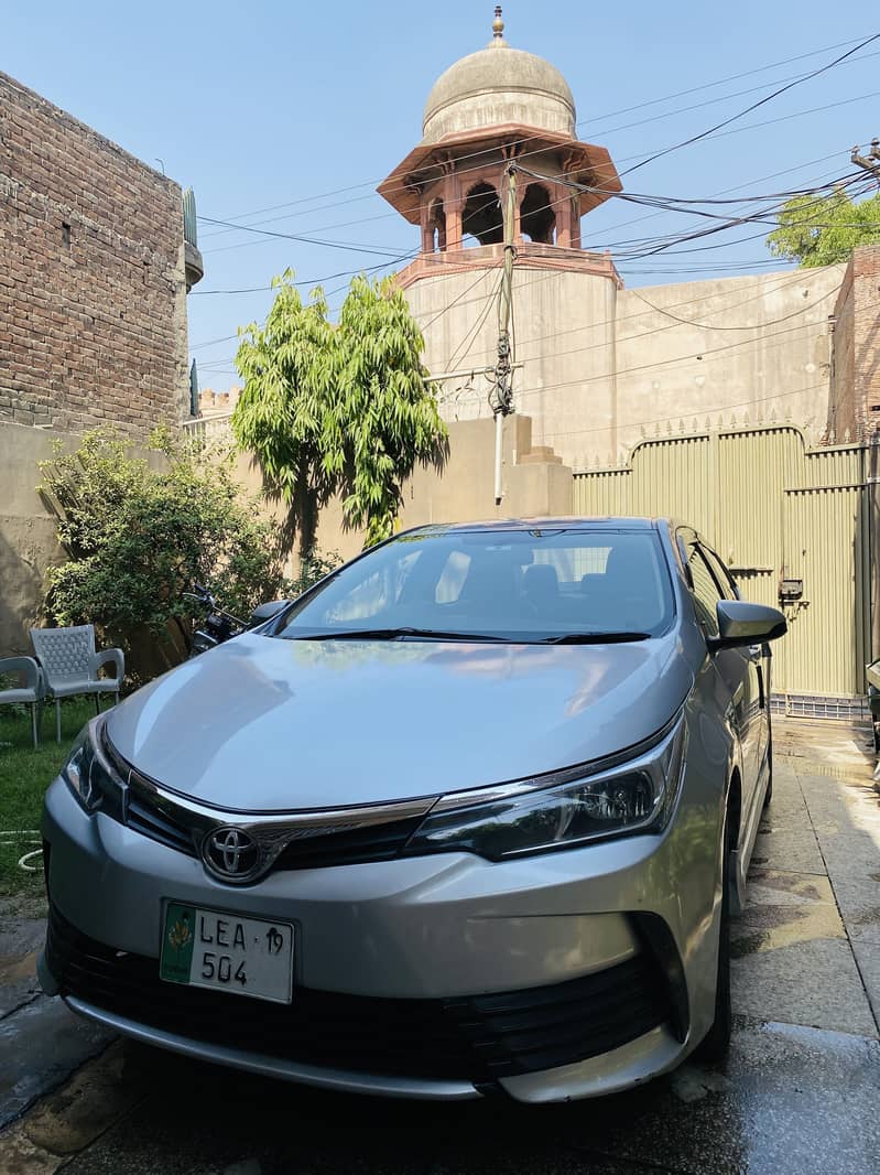 Toyata Corolla 1.6 Altis for sale 2108/19 silver color 0