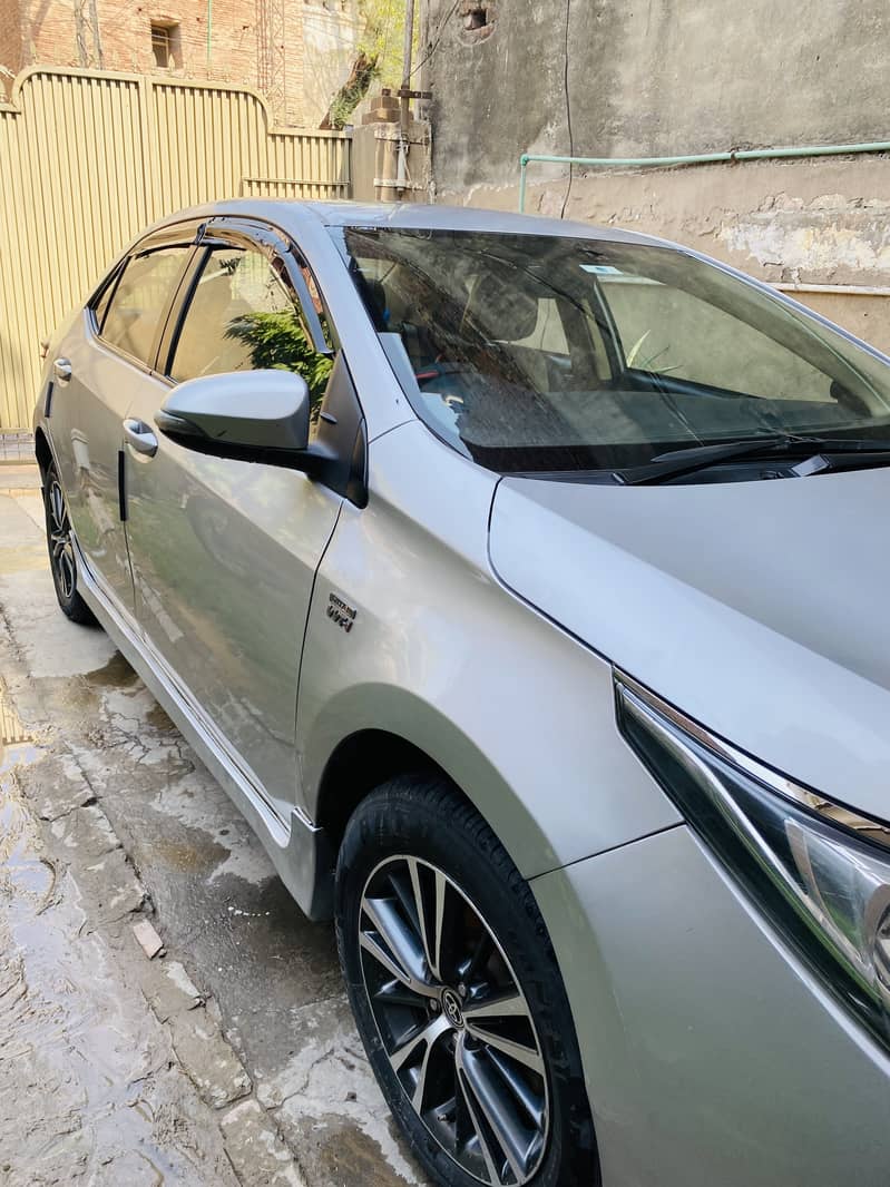 Toyata Corolla 1.6 Altis for sale 2108/19 silver color 3