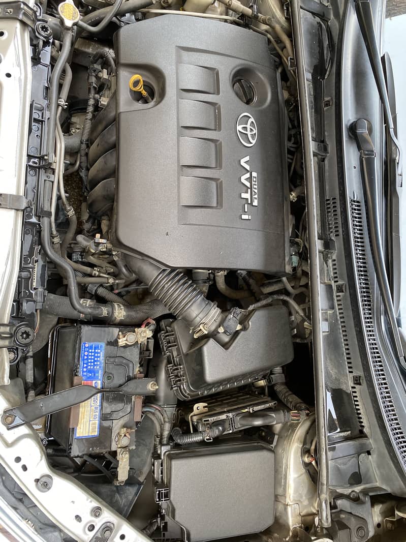 Toyata Corolla 1.6 Altis for sale 2108/19 silver color 4