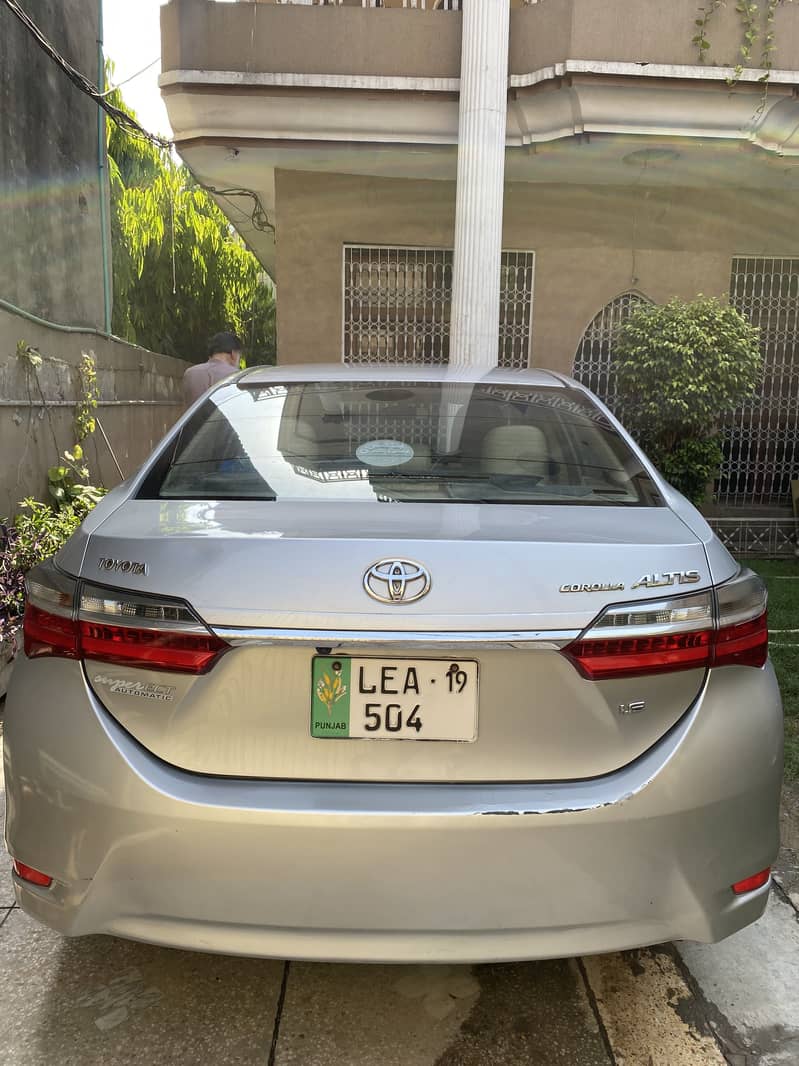 Toyata Corolla 1.6 Altis for sale 2108/19 silver color 6