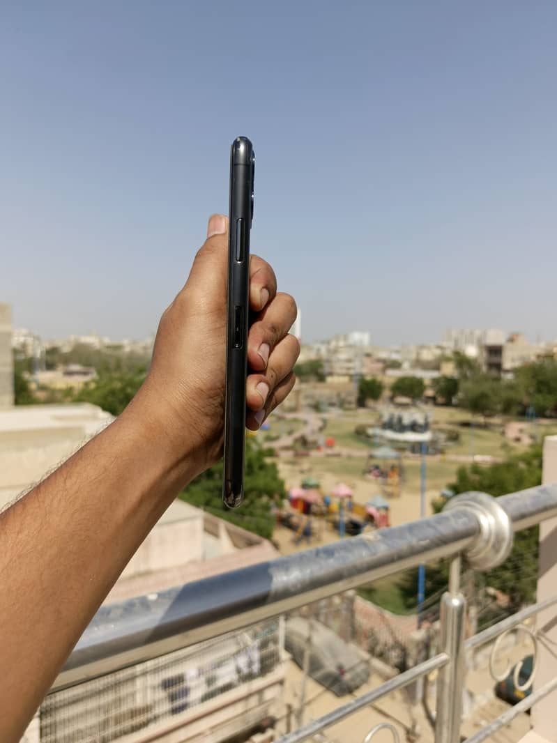 Apple iPhone 11 Pro Max Factory Unlock 3