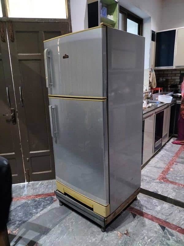 General full size fridge 2