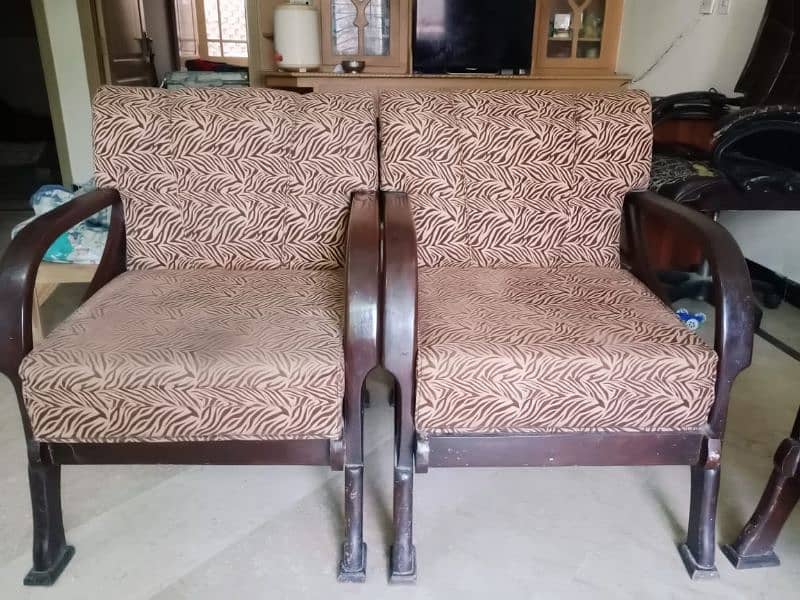 5 seater sofa set with good condition 3