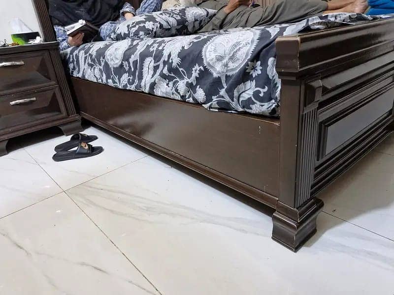Bed with 2 side tables and dressing for sale 3