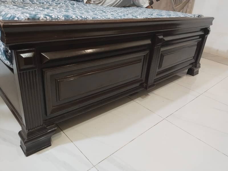 Bed with 2 side tables and dressing for sale 4