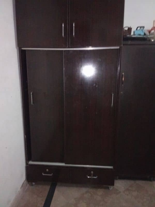 Railing Wardrobe 0