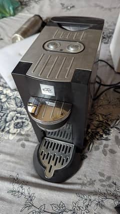 Capsule coffee machine