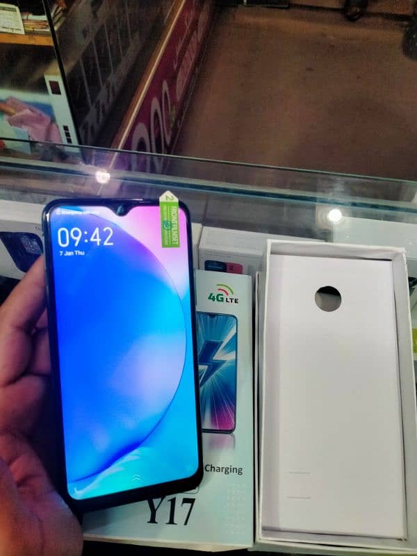 vivo y17 8+256 2