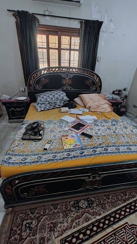 Used furniture king sized bed with mattress, sofa and dressing table 1