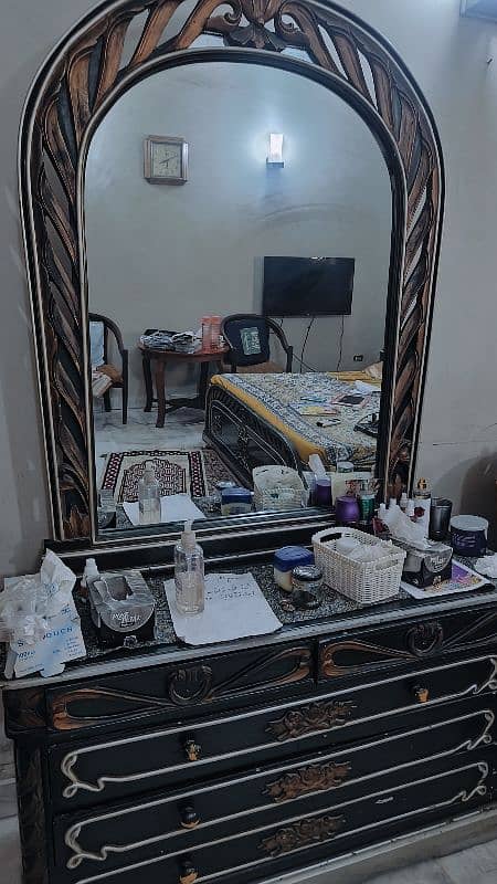 Used furniture king sized bed with mattress, sofa and dressing table 2