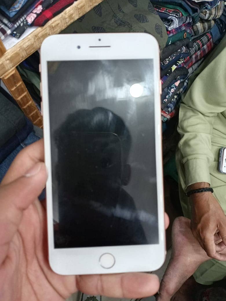 Apple iPhone 8 Plus 1