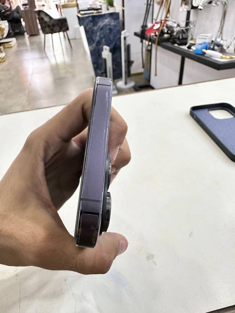 Iphone 14 pro Max 4