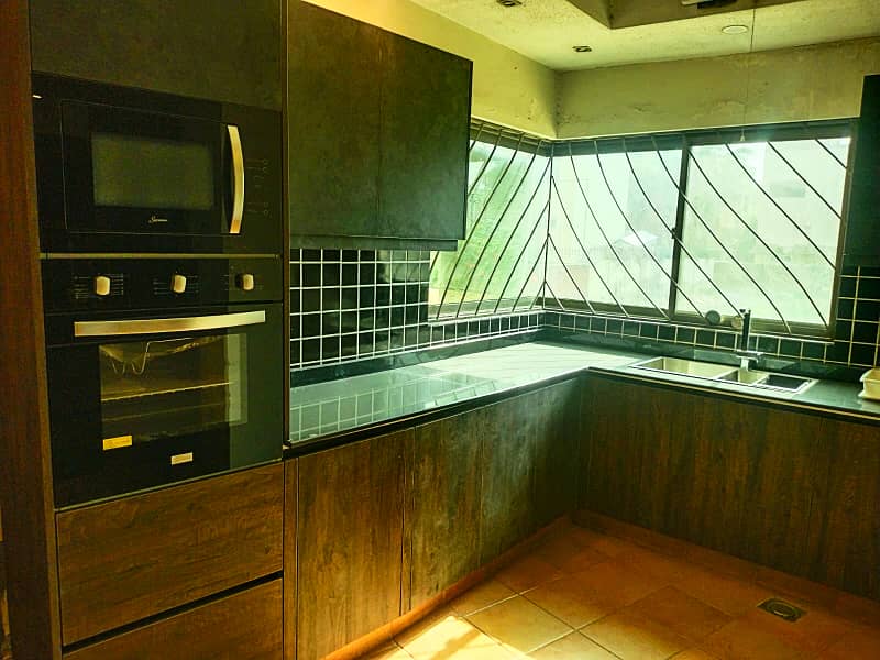 FURNISHED MODREN DESIGH 1 KANAL HOUSE WITH BASEMENT FOR SALE IN SUI GAS SOCIETY LAHORE 8