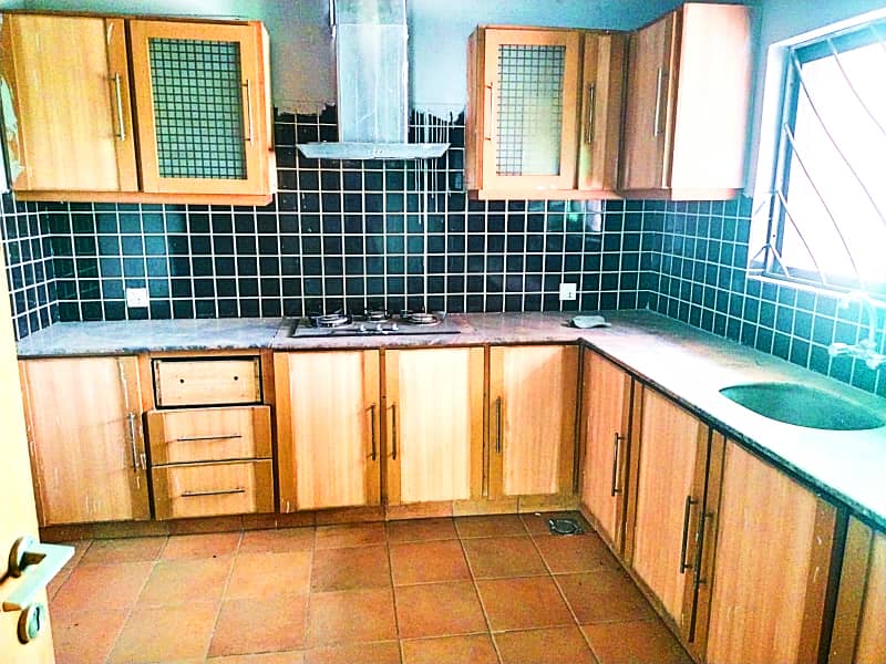 FURNISHED MODREN DESIGH 1 KANAL HOUSE WITH BASEMENT FOR SALE IN SUI GAS SOCIETY LAHORE 21