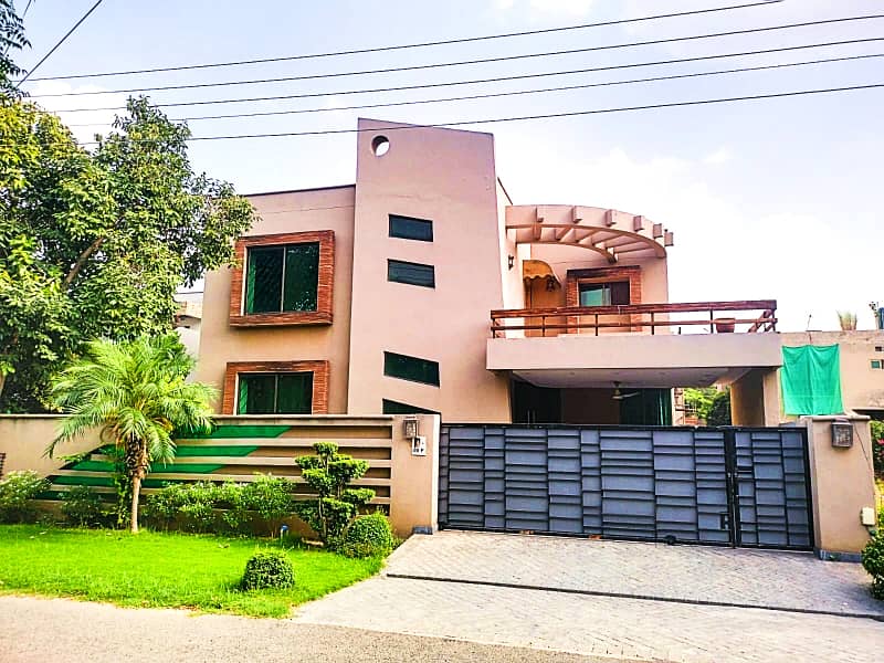 FURNISHED MODREN DESIGH 1 KANAL HOUSE WITH BASEMENT FOR SALE IN SUI GAS SOCIETY LAHORE 0
