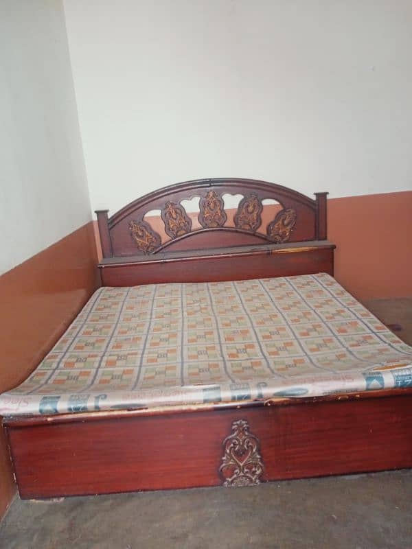 Full size Double Bed with mattress 10/9 condition with out side table 0