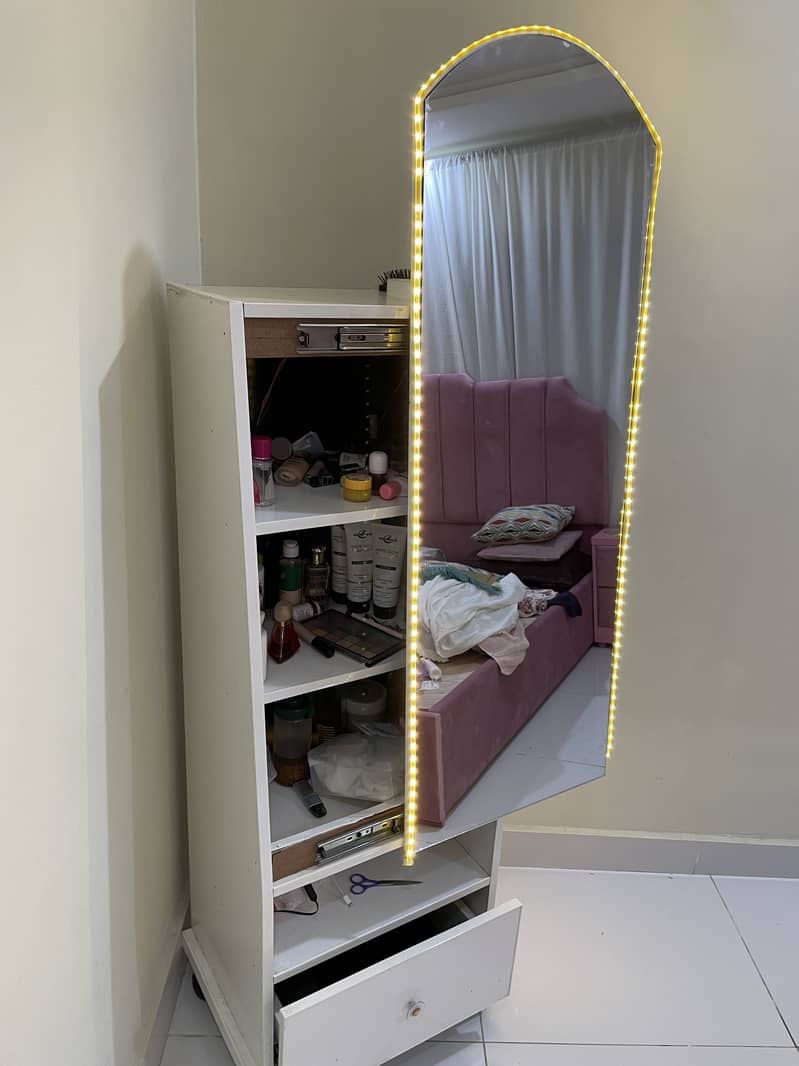 Sliding mirror 1