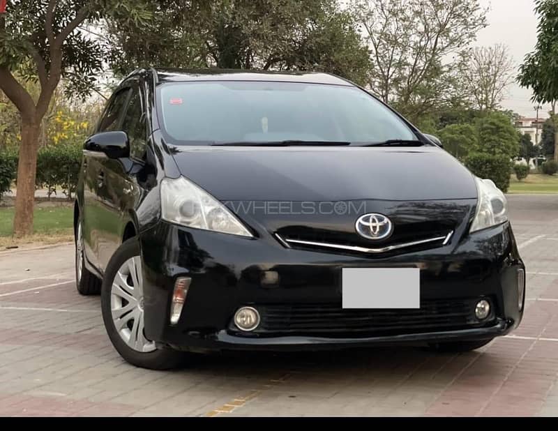 TOYOTA PRIUS ALPHA 2012 5