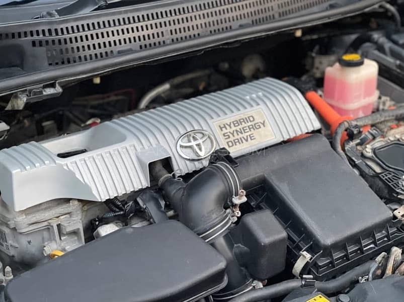 TOYOTA PRIUS ALPHA 2012 6