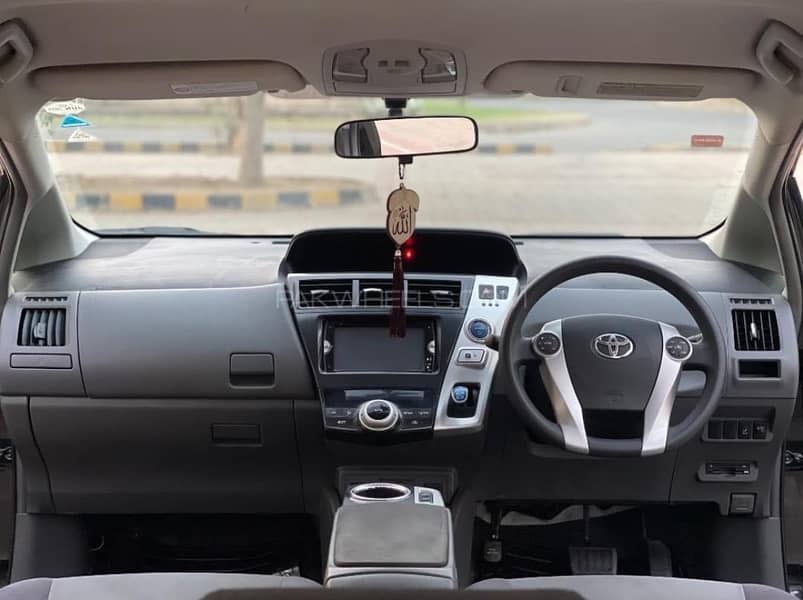 TOYOTA PRIUS ALPHA 2012 7