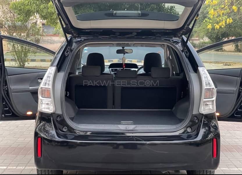 TOYOTA PRIUS ALPHA 2012 10