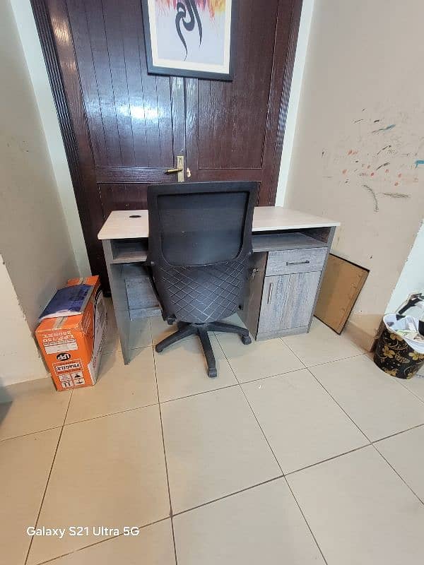 office table and revolving chair 5
